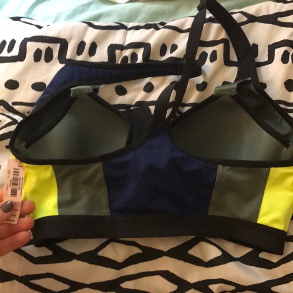 Never Used Victoria's Secret 32D Sports Bra - Picture 4 of 4